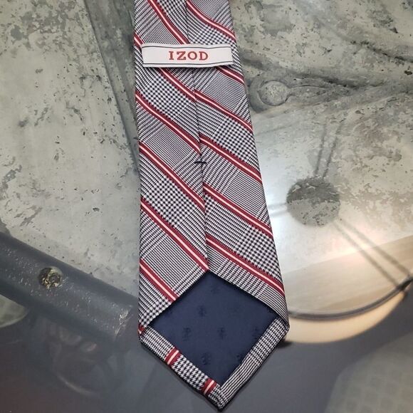 𝅺izod Silk Tie - Picture 3 of 3